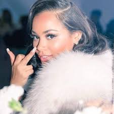 Why my mama and daughter twins 😂