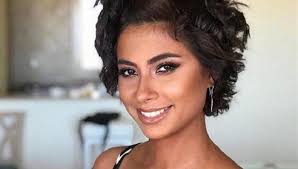 شاهد روبي تبهر الحضور في عرض أزياء نيكولا جبران