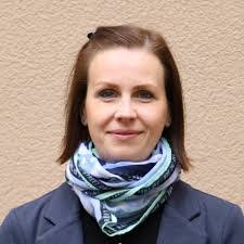 Melanie Hess's Instagram, Twitter & Facebook