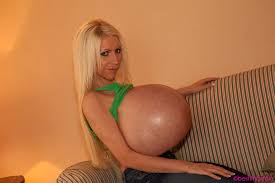 Incredible Beshine at home in jeans and green top - THE BOOBS BLOG