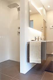 En rénovation ou construction, l'agencement d'une salle de bains doit tenir. Logement Personnes Agees Interview De Holger Heid Responsable Produits Chez Weberhaus Une Amenagement Salle De Bain Idee Salle De Bain Idees Salle De Bain