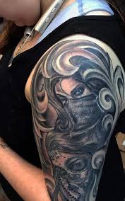 The tattoo is done with minimal light and a black light about 6 inches away from the arm. Uzivatel Lv Tattoo Na Twitteru Beautiful Face And Filigree Work Here Done By Our Amazing Artists Marley Turner 4tattoo Guns Book With Him Now While We Still Have Opening Tattoo Filigree Tattoos Portrait