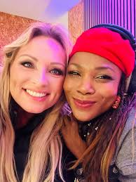 Reünie met de lieve Glenda Peters👩‍❤️‍💋‍👩 via schrijver Fred Willems en  JP Bast kwamen we weer op elkaars pad. Nu samen in onze Lakeside studio om  hun mooie muziek op te nemen.