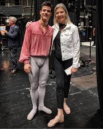 Men's ballet tights don't leave much to the imagination : r/funny