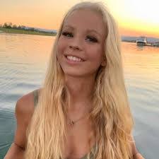 Mia Kim's Instagram, Twitter & Facebook