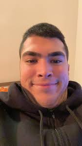 Entri in camera e mi trovi così, cosa fai? (A 10k like mi raso)