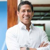 E incluso el pasado 25 de noviembre celebró su último aniversario de bodas al lado de su pareja, la conductora gaby. Rodrigo Mejia Ceo Qroma Linkedin
