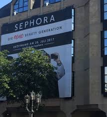 In partnership with the kaufhof department store chain, which counts over 200 points of sale in germany. Sephora Deutschland Erste Eindrucke Und Ein Ausblick