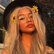 Girl Sunflower And Tumblr Image Pretty People Aesthetic People Grunge Hair