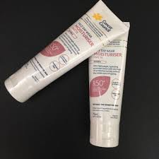 This tinted sunscreen is packed with a fruit bowl of antioxidants including strawberry, kiwi and apple fruit extracts—all of which help to fight free radicals that can cause skin damage. Review Kem Chá»'ng Náº¯ng Cancer Council Face Day Moisturizer Matte Invisible DÆ°á»¡ng áº©m Danh Cho Da Máº·t Spf50 Uva Uvb Bloganchoi