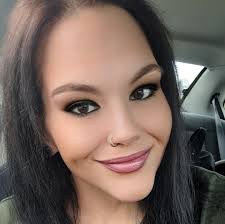 With ingredients like sriracha and hoisin paired with parmesan cheese and  garlic, these spicy creamy garlic noodles are amazing! Check out the full  recipe in comments. #garlicnoodles #ramennoodles