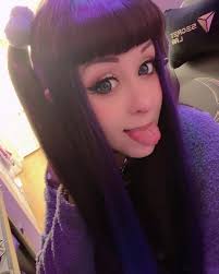 This amazing hooman deserves all the loves. She has been the highlight of  my entire life and the one person who Absolutely deserves all the love.  Happy Valentine's Day Shanoodle, I can't