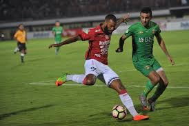 He doesn't smile and is very emotionless as he does his job. Otavio Dutra Ingin Bawa Persebaya Ke Lima Besar Liga 1 Republika Online