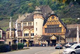 Here i take you along on a trip to the grotesque town on the mosel. Bahnhof Cochem Mosel Fotos Bahnbilder De