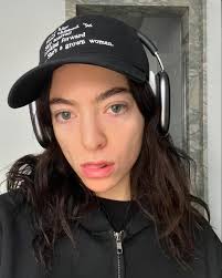 𝗧𝗛𝗘 𝗧𝗛𝗘𝗠𝗘𝗦 𝗔𝗥𝗘 𝗔𝗟𝗪𝗔𝗬𝗦 𝗧𝗛𝗘 𝗦𝗔𝗠𝗘. cc: @lorde