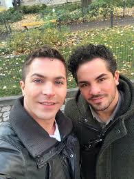 Exklusives Interview: Julian David singt ein Duett mit seinem Bruder