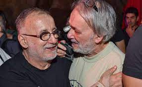 Apr 13, 2020 · τα 73α του γενέθλια θα γιόρταζε σήμερα ο αείμνηστος μουσικοσυνθέτης θάνος μικρούτσικος, ο οποίος έφυγε από τη ζωή στις 28 δεκεμβρίου 2019 έπειτα από άνιση μάχη με τον καρκίνο. Andreas Mikroytsikos H Allagh Poy Ekane Sto Profil Toy Sto Facebook Meta Ton 8anato Toy Aderfoy Toy 8anoy Fthis Gr