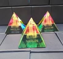 Toptan 3d lazer gravür fotoğraf K9 kristal piramit prizma ...