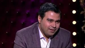 نشر الفنان إسلام إبراهيم صورتين له وهو على البحر أثناء استمتاعه. Cufsl8uzlri03m