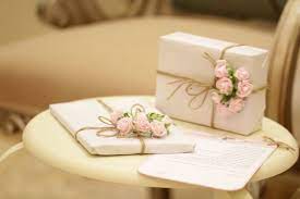 Memilih hadiah pernikahan bisa dibilang gampang gampang susah. 13 Kado Pernikahan Terbaik Untuk Pasangan Yang Baru Menikah