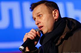 А алексей — тот же срок, но условно. Sud Nad Navalnym Nachalsya Pryamo V Otdele Policii