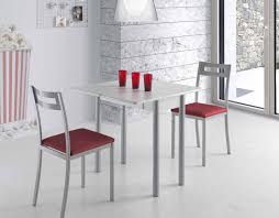 Delicado encaje blanco y franjas de tela de algodón en tonos blanco y beige que otorgan distinción al ambiente. Conjunto De Cocina Mesa Extensible Blanca Pisa Sillas Oporto Www Regaldekor Com