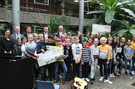 Setzen sie zum beispiel 100 euro ein und erhalten sie einen gutscheinwert von 120 euro. Preisverleihung Fahrradsicherheits Check An Bruhler Schulen