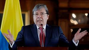 El ministro de defensa de colombia, carlos holmes trujillo, reconoció la responsabilidad de la policía en la muerte de javier. Ministro De La Defensa De Colombia Hospitalizado En La Uci 18 01 2021 17 11