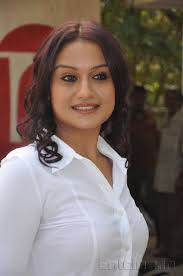 South Indian married actress Sonia Agarwal bra pad visible in ...