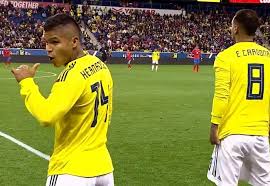 Facing four defenders honed in on him at the edge of the area, the argentine lured them toward the center of the field before a sudden change of foot and acceleration left one man on the turf and the rest out of position. Con Doblete Del Debutante Cucho Hernandez Colombia Vencio A Costa Rica Alvaro Montero No Jugo