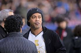 Ich finde dieses gebrauchte auto recht teuer. Sportsfreund Des Tages Ronaldinho Ist Wieder Ein Freier Mann Sport Stuttgarter Nachrichten
