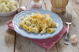 Pasta Cavolfiore Cremosa Con Aglio Olio E Peperoncino Primo Piatto Speciale Cavolfiori Cibo Etnico Idee Alimentari