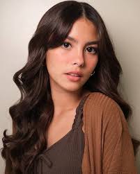 GLOWING KENDRA 😍✨ Kendra Kramer, the daughter of celebrity couple Chesca  and Doug Kramer, has been wowing her followers with stunning portraits  shared