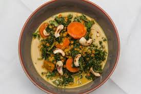 Grunkohlcurry Mit Roten Linsen Und Cashewnussen In Kokosmilch Foodina Rezept Vegane Rezepte Gesund Rote Linsen Indische Kochrezepte