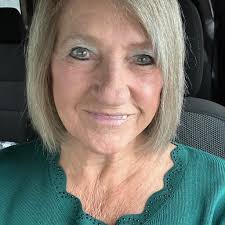 Where to get a haircut and eyebrow wax in Shelbyville, Tennessee?