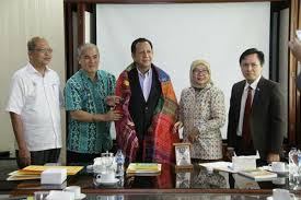 Rizab negeri semasa bn mentadbir pulau pinang juga meningkat malah pernah mencatat pertumbuhan tertinggi iaitu 35.5% pada tahun 2002 berbanding 21.1% yang dicatat di bawah. Prsu Akan Diramaikan Dengan Pameran Dari Kerajaan Pulau Pinang