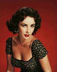 A much more candid look at the notoriously glamorous star. Elizabeth Taylor Photo 945 Of 988 Pics Wallpaper Photo 572284 Theplace2