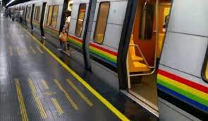 El metro de caracas es el medio más utilizado por los caraqueños. Reportada Humareda Dentro De Vagon Entre Estaciones Del Metro De Caracas