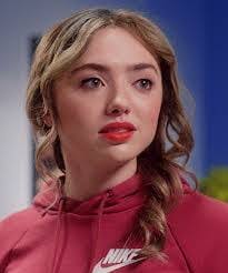 Teoria della quinta stagione: Daniel finirà per insegnare a Tory Miyagi Do  e usarla come doppio agente contro Silver. Quando Daniel verrà a sapere di  sua madre, LaRusso potrà entrare in empatia,