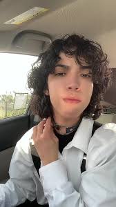 my gf has the best costume ideas, hopefully SZA likes it 👻 Edward SZA  Hands #sza #fypシ #fyp #szatshirtchallenge #szatshirt