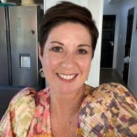 Robyn Rowley's Instagram, Twitter & Facebook