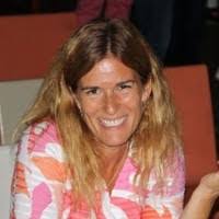 Elizabeth Schanz's Instagram, Twitter & Facebook