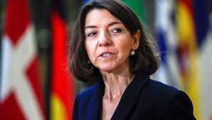 Que vient faire Laurence Boone, la secrétaire d'État chargée de l'Europe,  en Mayenne ?