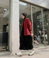 Namun kreasi hijab juga dapat kamu tentukan sendiri apabila kamu ingin gaya berhijab yang lain. Style Ootd Baju Kemeja Kotak Kotak Ootd Style Hijab Facebook