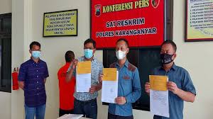 Jl.jendral sudirman, rendeng, nganguk, kota kudus, jawa tengah kudus, central java, indonesia, 59311. Utang Bank Pakai Tanda Tangan Palsu Ini Alasan Pegawai Kantor Notaris Karanganyar
