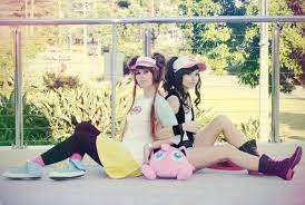 Hilda And Rosa Pokemon Cosplay Female Pokemon Trainers Pokemon