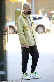 Zayn malik is so rich, his daughter is gonna be playing with toys made of dollar bill$. Zayn Malik Spotted Walking Around New York For First Time Since He And Gigi Hadid Welcomed A Baby Aktuelle Boulevard Nachrichten Und Fotogalerien Zu Stars Sternchen
