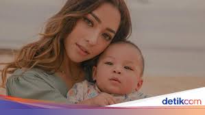 Disewa Nikita Willy untuk Baby Issa, Kapan Anak Butuh Feeding Specialist?