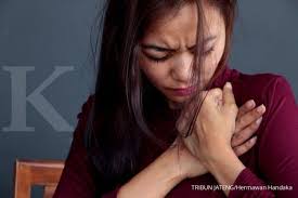 Beginilah penjelasan penyebab sakit dada sebelah kanansering sakit dada sampai tembus ke belakang, tidur susah bernapas, apakah ada penyakit? Sering Mengalami Nyeri Dada Sebelah Kiri Ini 4 Penyebabnya