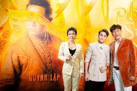 Đó là một người bầu show đứng tuổi, đứng ra gánh vác một đoàn hát cùng hơn 20 danh hài việt hương khóc nức nở trên ghế nóng. Viá»‡t HÆ°Æ¡ng Ä'áº¡i NghÄ©a Ä'áº¡i Nao Phim Cá»§a Huá»³nh Láº­p